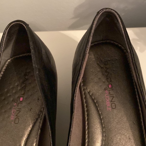 Bandolinos wedge shoe. Gently used. Cute leather flowers on toe dress them up - Picture 6 of 8